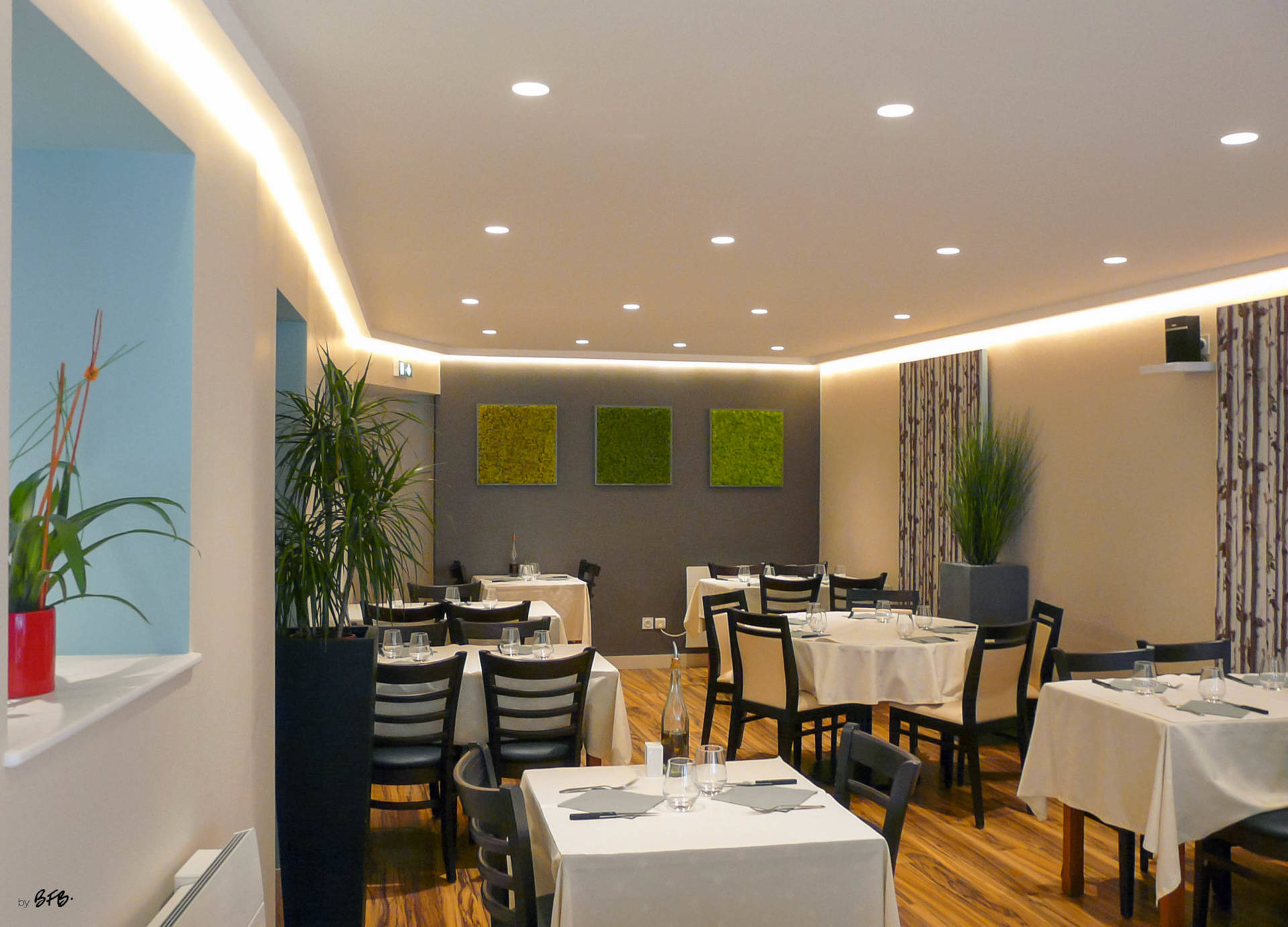 Relooking décoratif, création ambiance, Restaurant pizzeria, Rostrenen, Bretagne by Agence BFB Lorient, touche de bleu, ambiance végétale